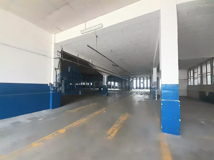 capannone in vendita a Brescia in zona Volta