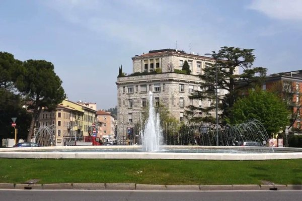 negozio in vendita a Brescia in zona Porta Milano