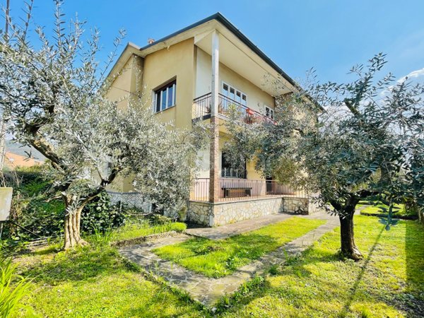 casa indipendente in vendita a Brescia in zona Mompiano