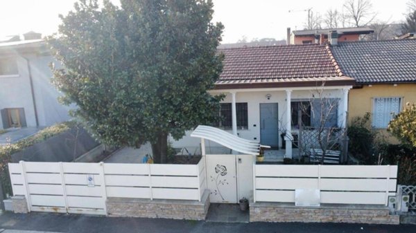 casa indipendente in vendita a Brescia in zona Villaggio Sereno