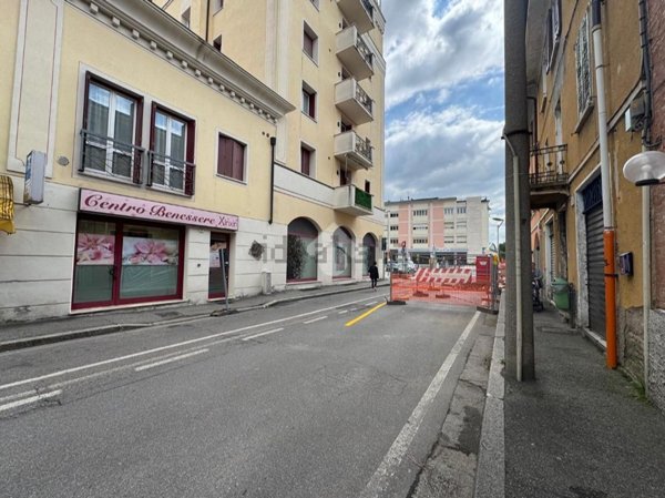 negozio in vendita a Brescia in zona Quartiere Primo Maggio