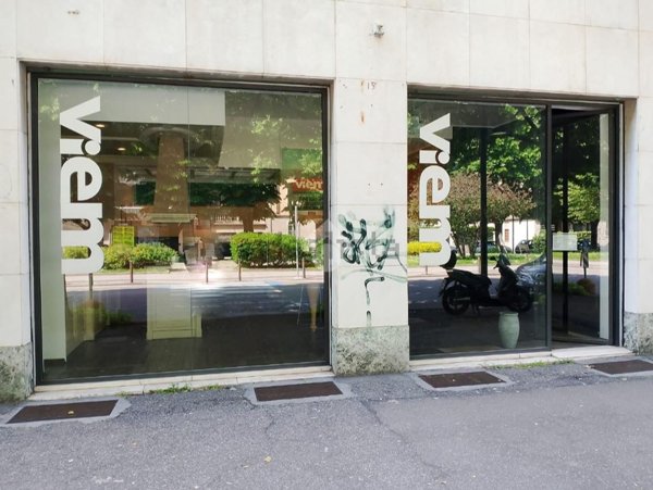 negozio in vendita a Brescia in zona Borgo Trento