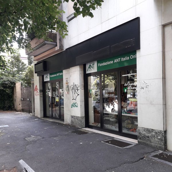 negozio in vendita a Brescia in zona Borgo Trento