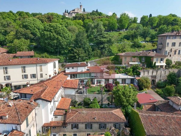 casa indipendente in vendita a Brescia in zona Centro Storico