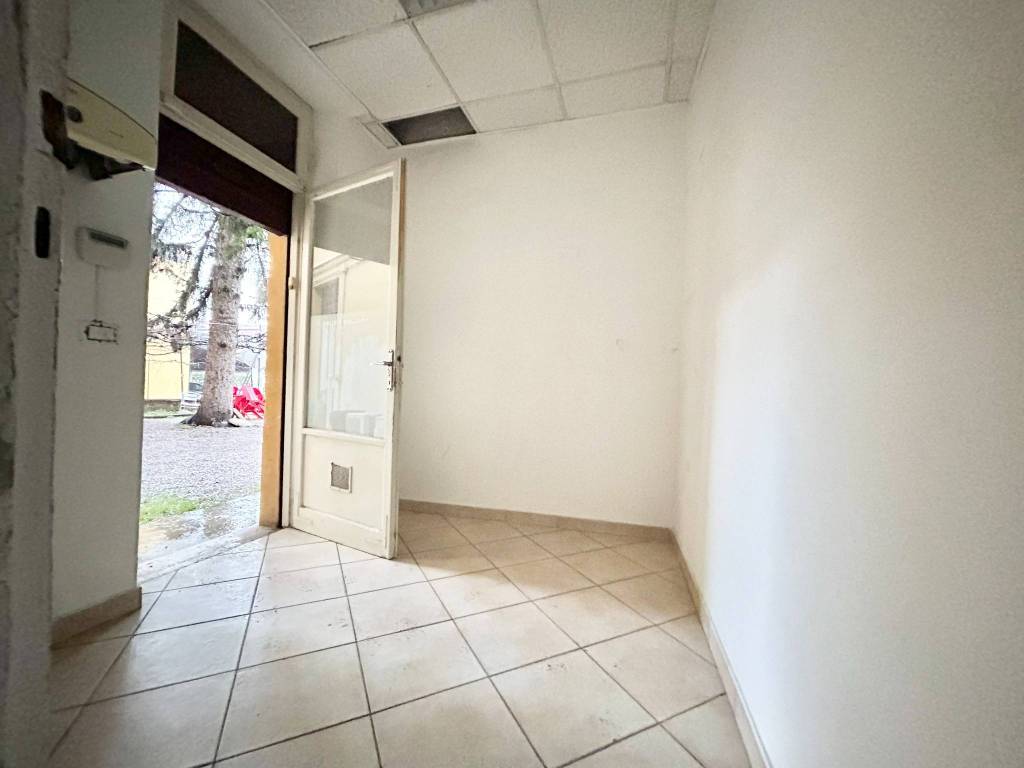 negozio in vendita a Brescia in zona Caionvico