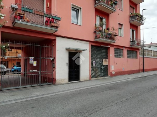 negozio in vendita a Brescia in zona Fiumicello