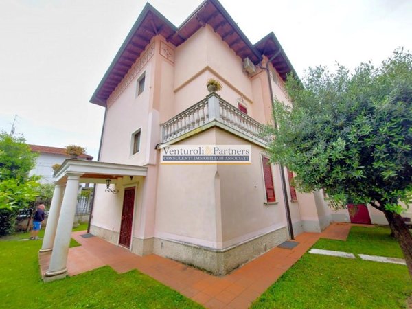 casa indipendente in vendita a Brescia in zona Fiumicello