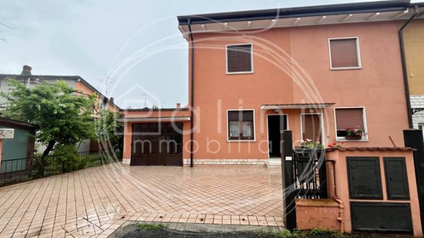 casa indipendente in vendita a Brescia in zona Villaggio Sereno