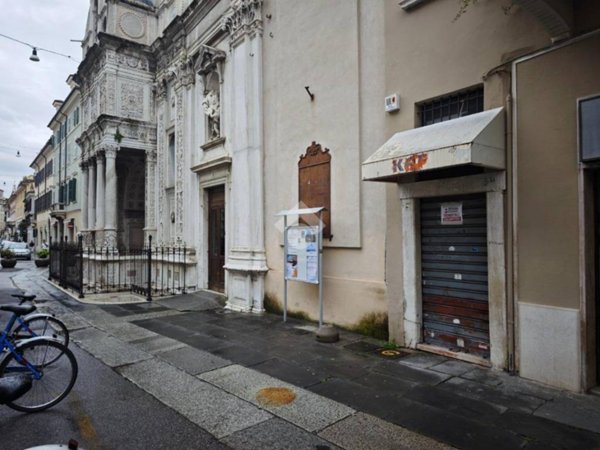 negozio in vendita a Brescia in zona Centro Storico