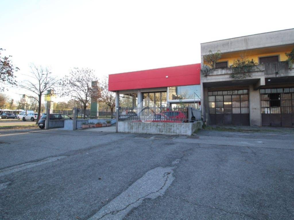 locale commerciale in vendita a Brescia in zona San Polo