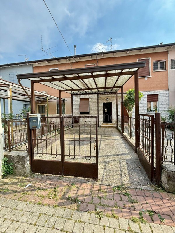 casa indipendente in vendita a Brescia in zona Villaggio Badia