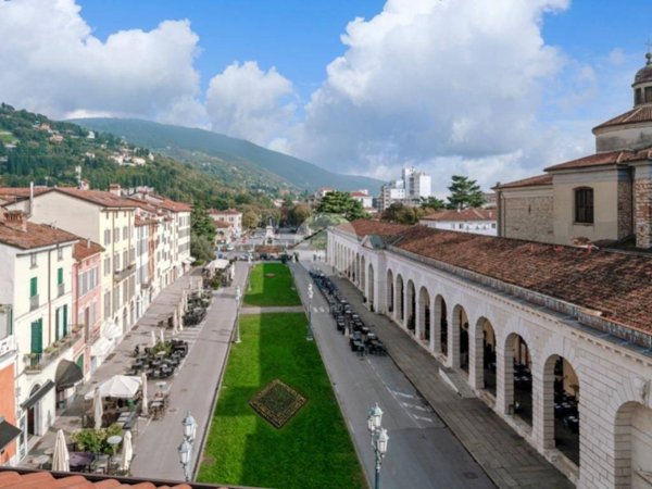 appartamento in vendita a Brescia in zona Centro Storico