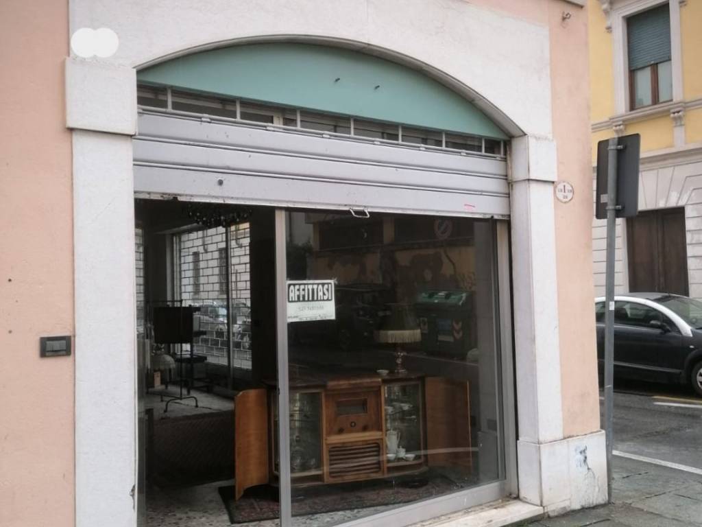 negozio in vendita a Brescia in zona Centro Storico