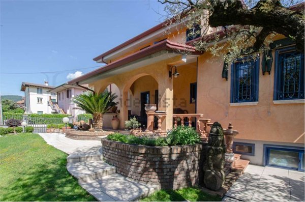 casa indipendente in vendita a Brescia in zona Villaggio Prealpino