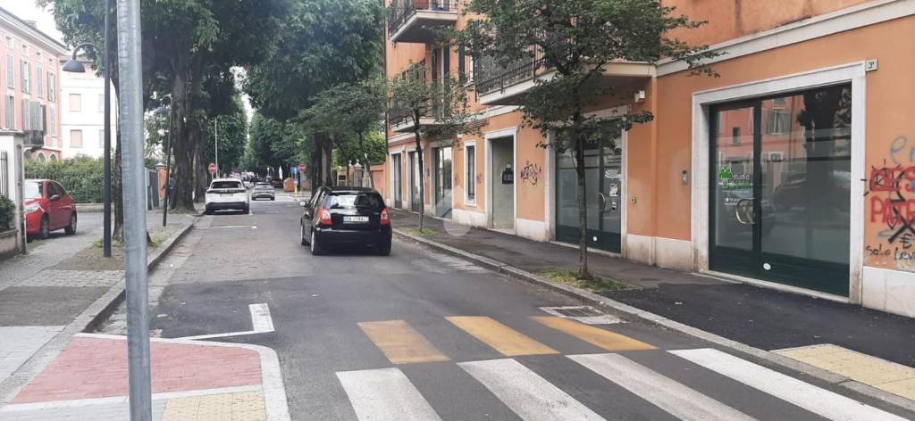 negozio in vendita a Brescia in zona Fiumicello