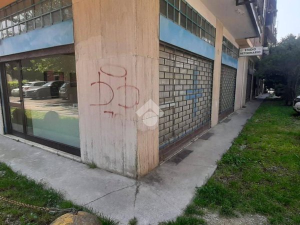 negozio in vendita a Brescia in zona Volta