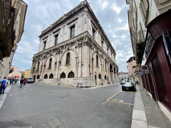 appartamento in vendita a Brescia in zona Centro Storico
