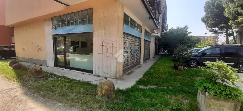 negozio in vendita a Brescia in zona Lamarmora