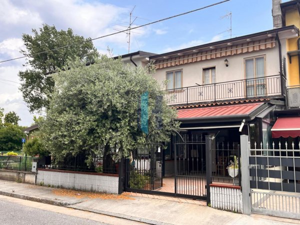 casa indipendente in vendita a Brescia in zona Villaggio Sereno