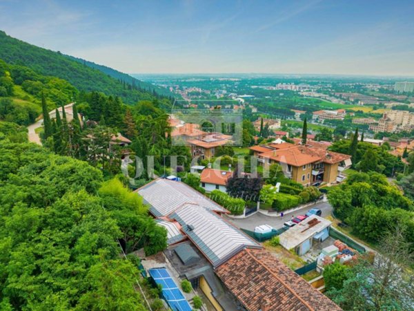 casa indipendente in vendita a Brescia in zona Porta Venezia