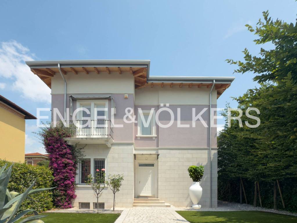 casa indipendente in vendita a Brescia in zona Crocifissa di Rosa