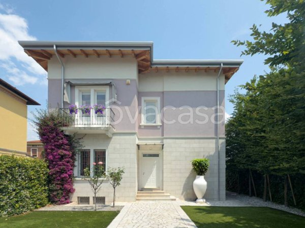 casa indipendente in vendita a Brescia in zona Crocifissa di Rosa