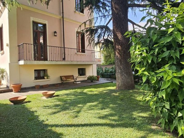 casa indipendente in vendita a Brescia in zona Porta Venezia
