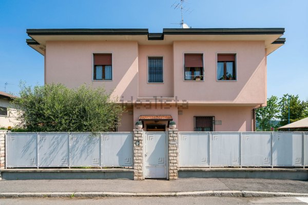 casa indipendente in vendita a Brescia in zona Villaggio Badia