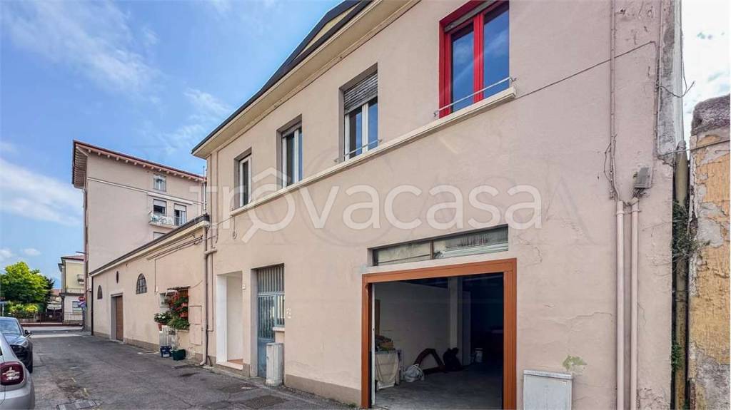 appartamento in vendita a Brescia in zona Quartiere Primo Maggio