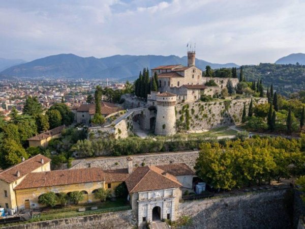 appartamento in vendita a Brescia in zona Mompiano