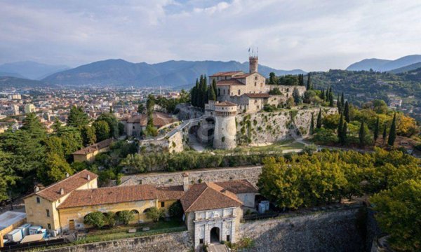 appartamento in vendita a Brescia in zona Crocifissa di Rosa