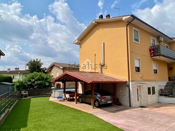 casa indipendente in vendita a Brescia in zona Urago/Mella