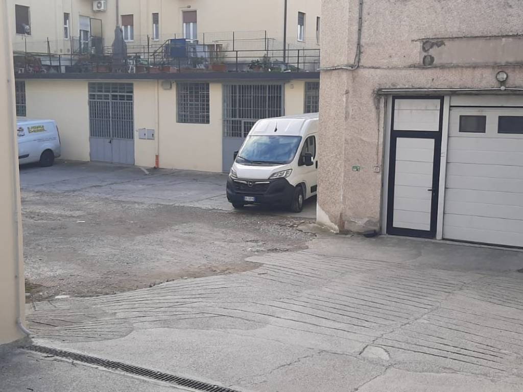 negozio in vendita a Brescia in zona Volta