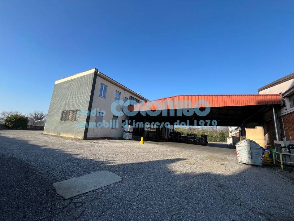 locale commerciale in vendita a Brescia in zona Sant'Eufemia