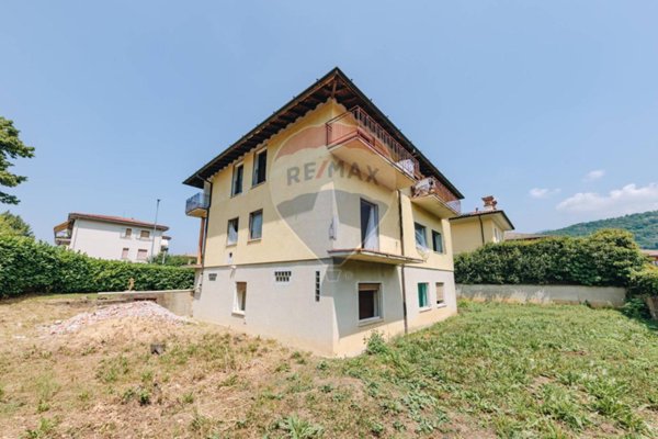 casa indipendente in vendita a Brescia in zona Mompiano