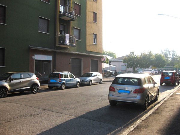 negozio in vendita a Brescia in zona Urago/Mella