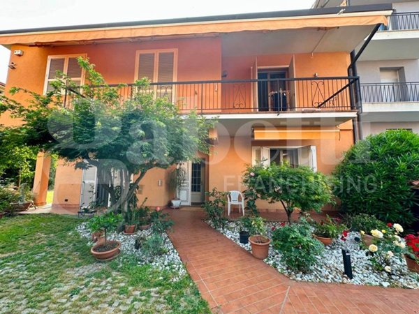 casa indipendente in vendita a Brescia in zona Volta