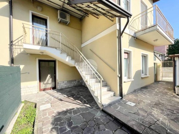casa indipendente in vendita a Brescia in zona Folzano