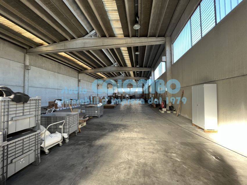 locale commerciale in vendita a Brescia in zona Volta