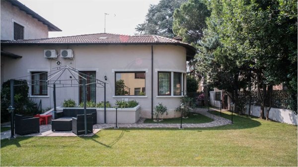 casa indipendente in vendita a Brescia in zona Porta Venezia