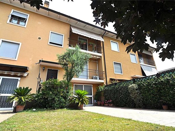 casa indipendente in vendita a Brescia in zona Volta