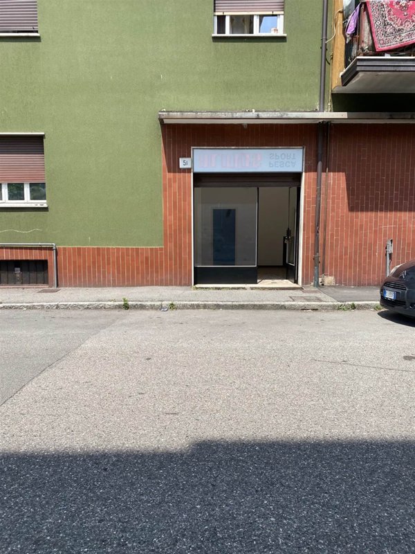 negozio in vendita a Brescia in zona Urago/Mella