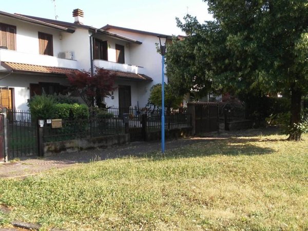 casa indipendente in vendita a Brescia in zona Volta