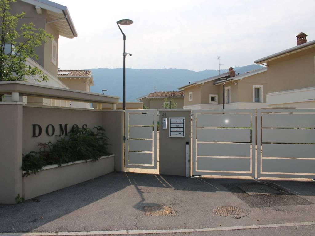 casa indipendente in vendita a Brescia in zona Mompiano