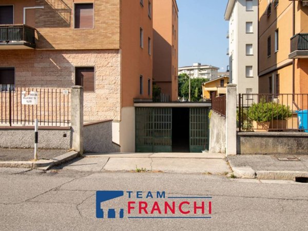 locale commerciale in vendita a Brescia in zona Volta