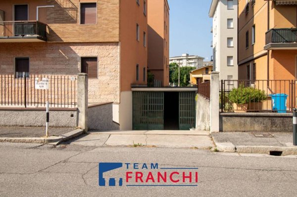 locale commerciale in vendita a Brescia