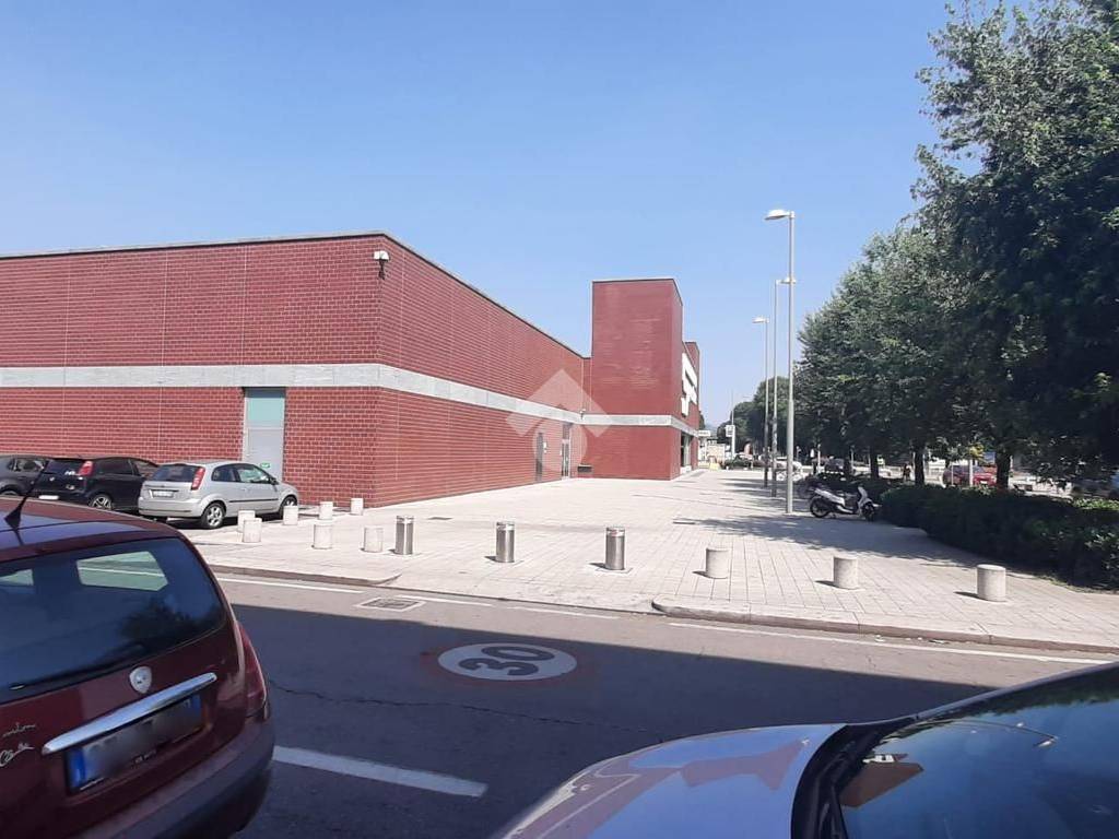 negozio in vendita a Brescia in zona Chiusure