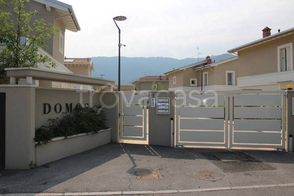 casa indipendente in vendita a Brescia in zona Mompiano