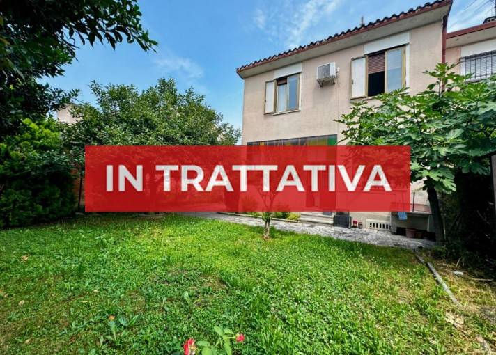 casa indipendente in vendita a Brescia in zona Chiusure