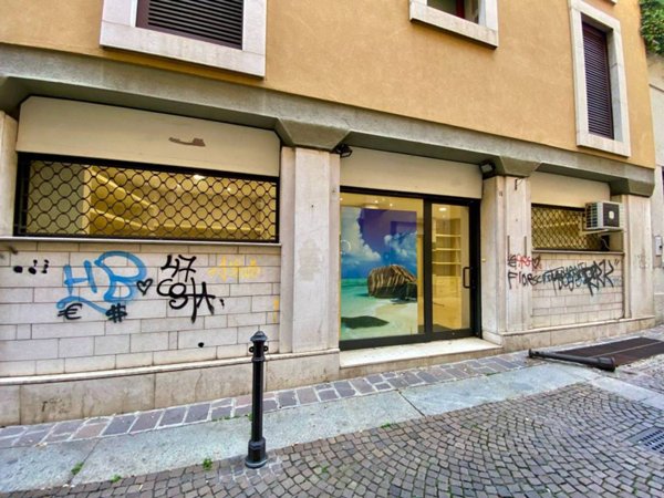 negozio in vendita a Brescia in zona Centro Storico